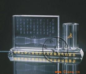 廣州水(shui)晶(jing)紀(ji)念品(pin)廠 專(zhuan)業(ye)定制辦公(gong)用品(pin)內雕(diao)紀(ji)念品(pin)與(yu)化(hua)妝(zhuang)品(pin)水(shui)晶(jing)禮(li)品(pin)