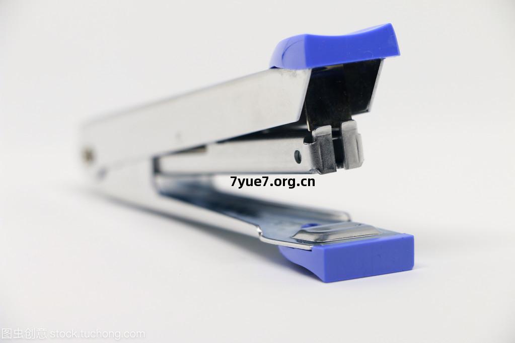 訂(ding)書機(ji) 辦公(gong)室(shi)的(de)實(shi)用工具(ju)與創(chuang)意化(hua)妝(zhuang)的(de)意(yi)外夥(huo)伴